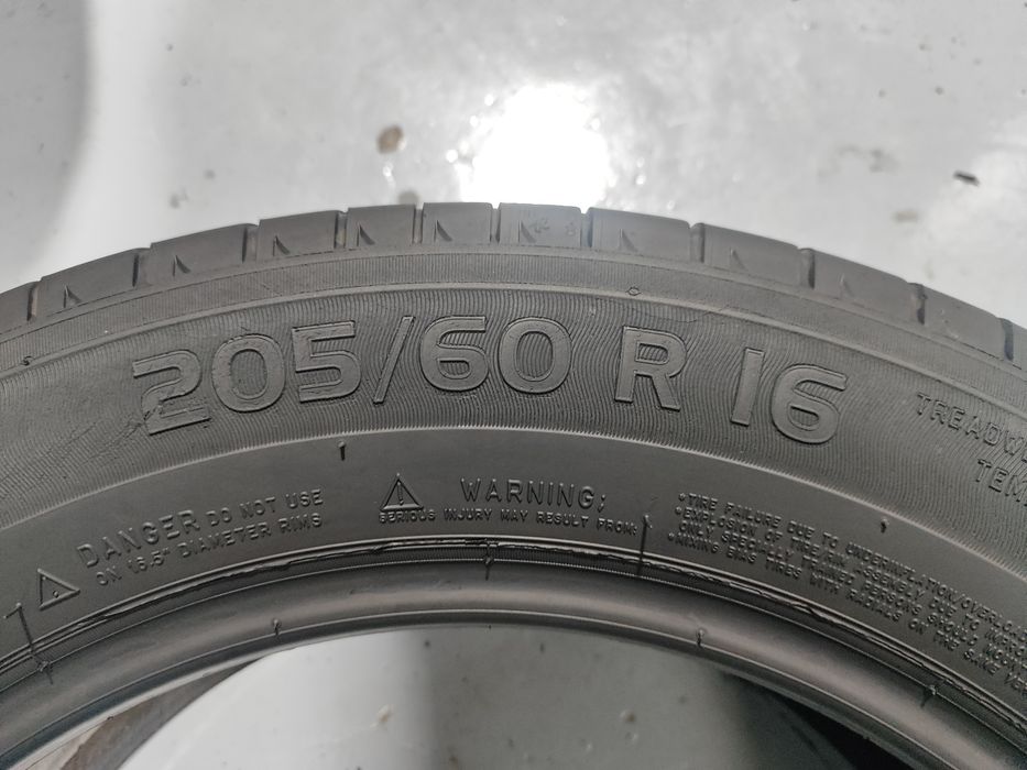 2 pneus impecáveis 205-60R16 Michelin - Oferta dos Portes