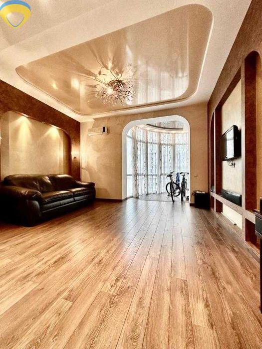 Продам 3-кімнатну квартируплощею 102кв.м., біля  Парку Шевченка, Мукачевський провулок.
