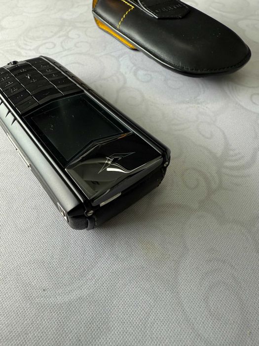 Vertu Ascent Black