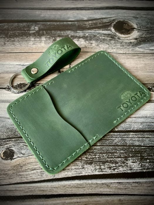 Обкладинка з натуральної шкіри для прав,техпаспорта Toyota , брелок