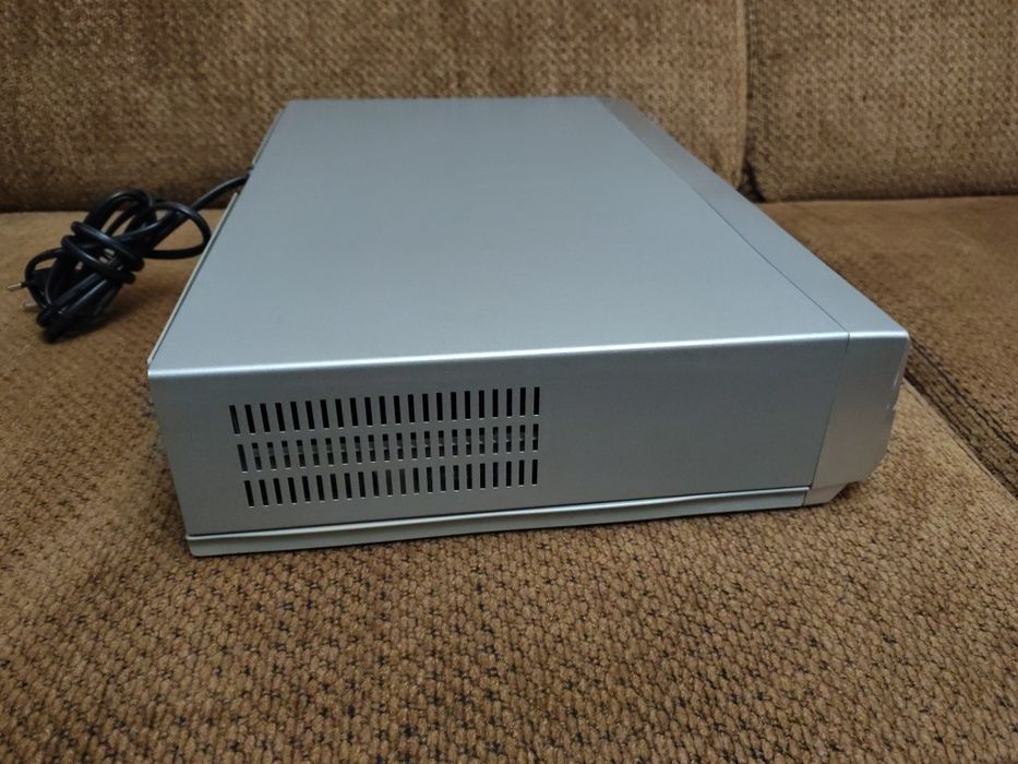 Toshiba   DVD / VCR