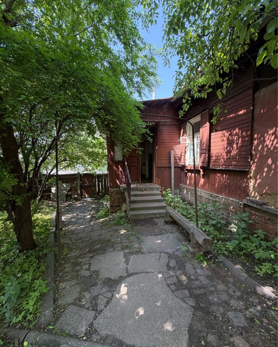 Продаж частини будинку з ділянкою в центрі Чернігова (вул. Київська)