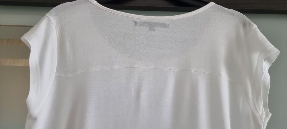 40/L Reserved - biała bluzka z nadrukiem