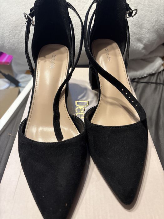 Buty  na  słupku