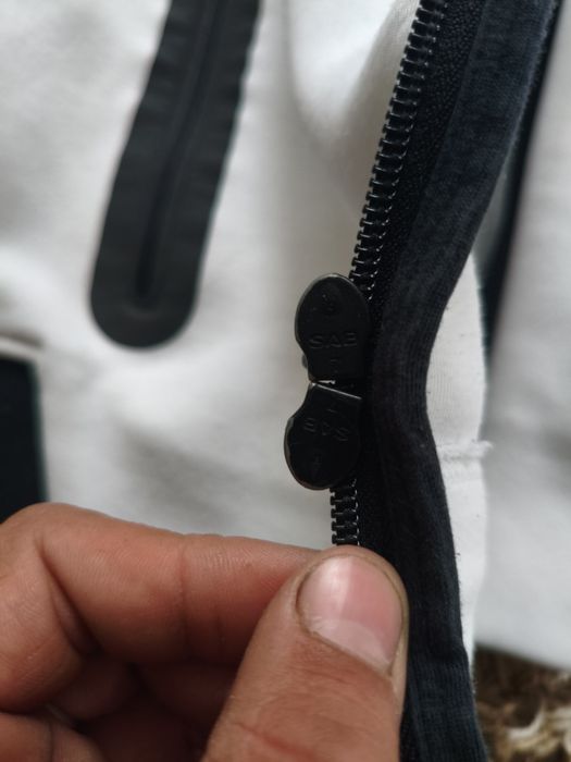 NIKE Tech Fleece.