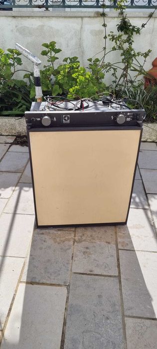 Frigorifico autocaravana  12v/230v/gás