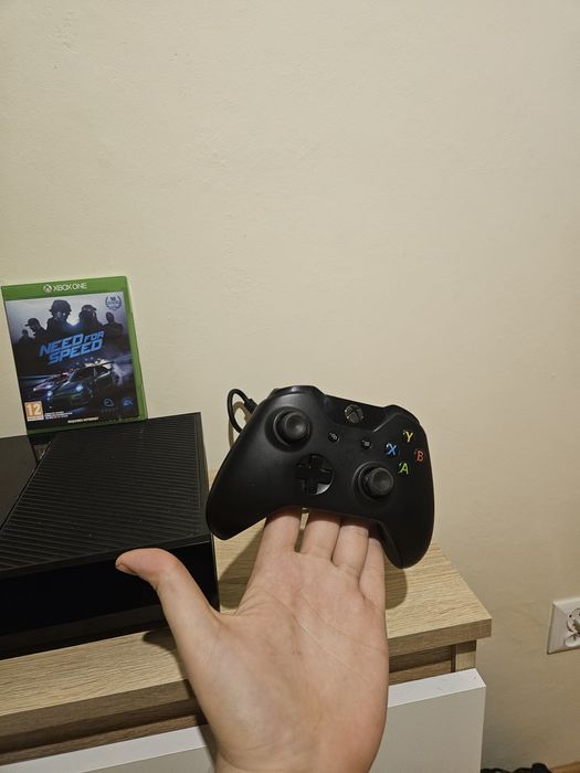Konsola XBOX One 500GB +Gra Pad