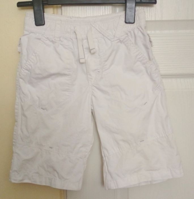 Krótkie spodenki/bermudy dla chłopca, ZARA, 7/8lat, 128cm, białe