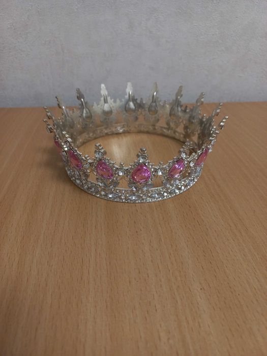 дам в оренда корону