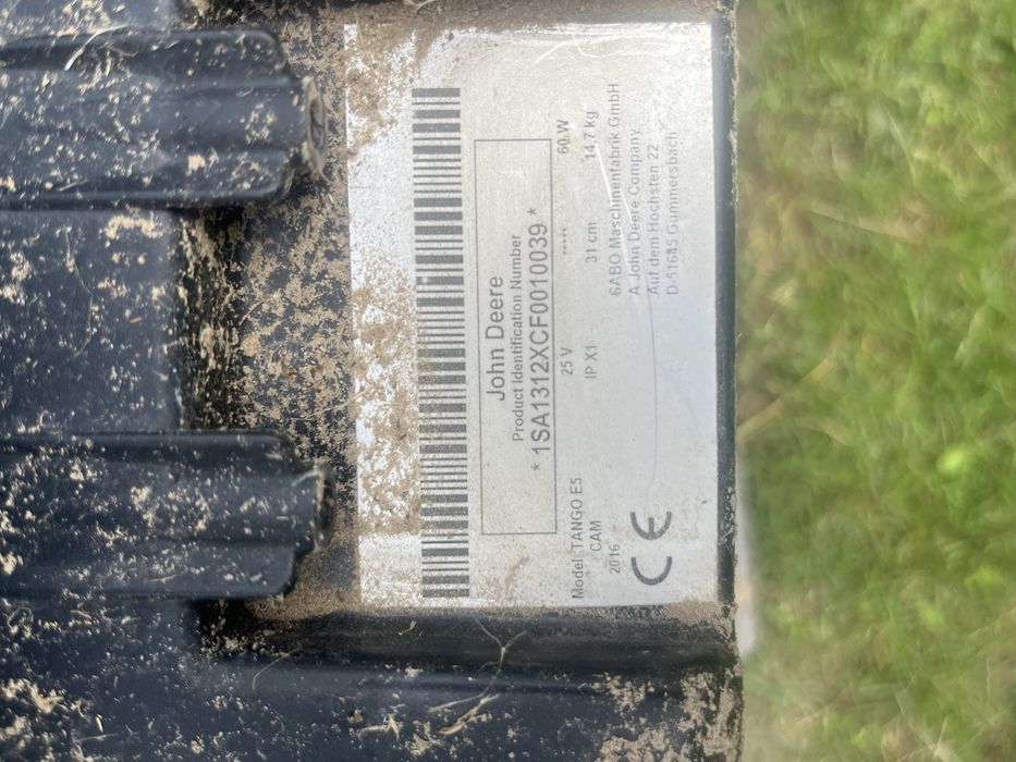 Tango e5 john deere robot