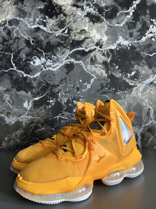 nike lebron 19 - купити чоловіче взуття - Ціна на OLX.ua