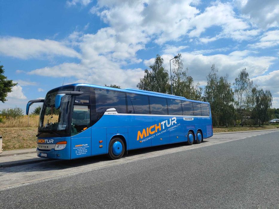 Przewóz osób - wynajem busów i autobusów na 8 - 20 - 30 - 54 - 60 osób