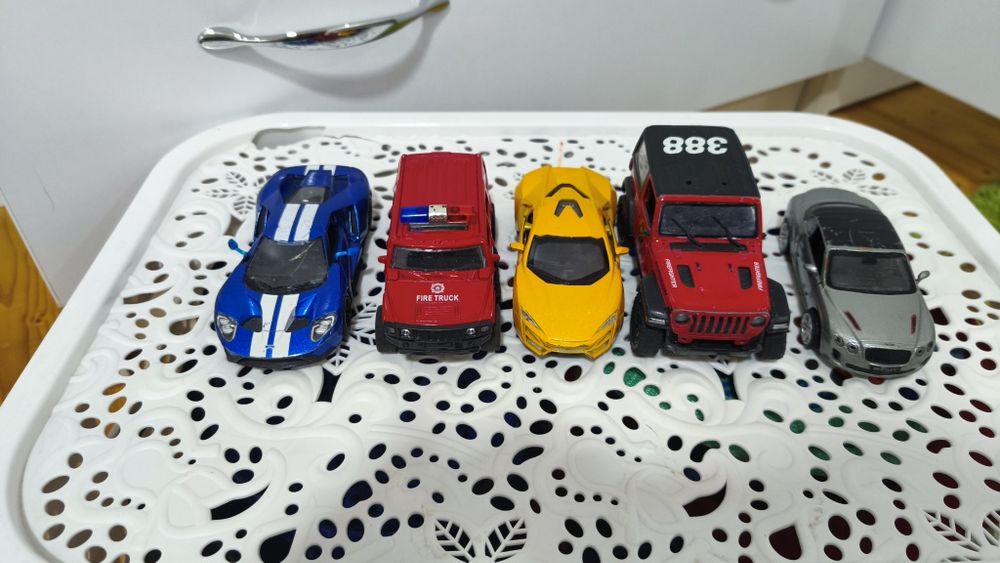 Металева моделька автомобіля машинка