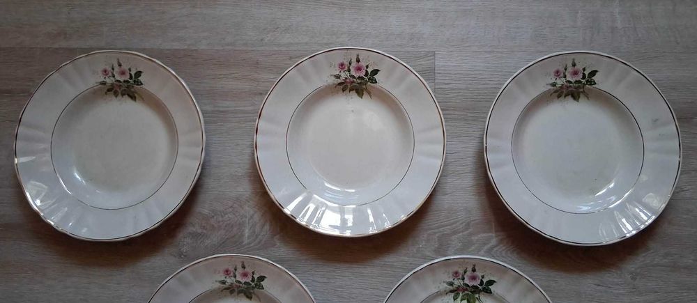 Vende-se Conjunto Pratos Antigos Sacavém