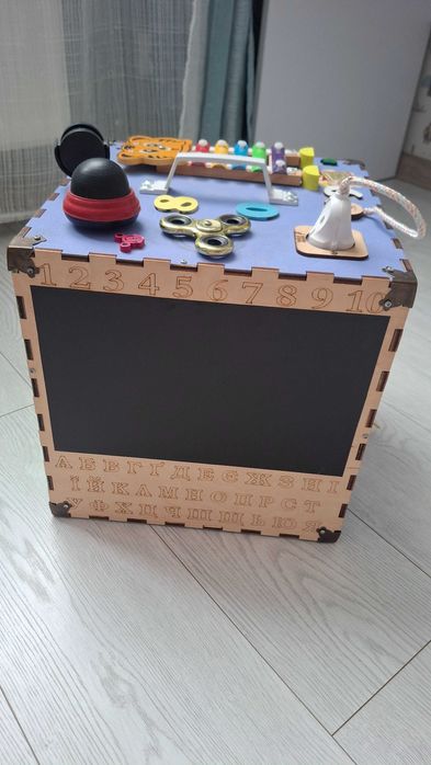 Бізікуб, бізіборд