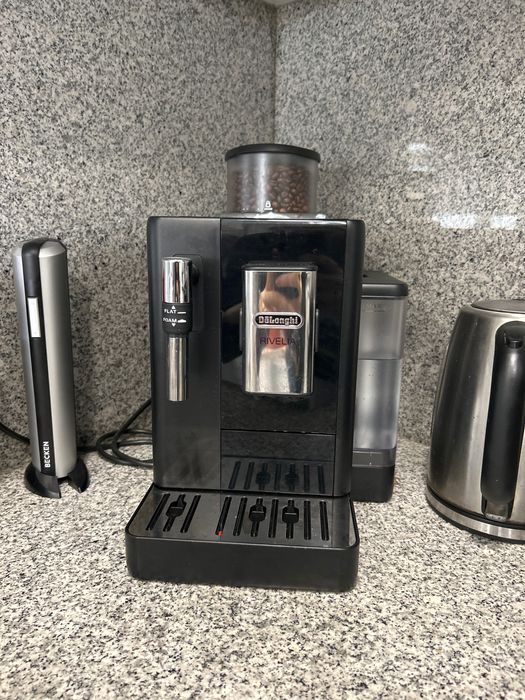 Máquina de café DēLonghi Rivelia