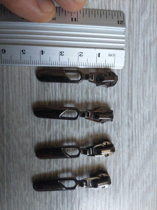 Suwak do zamka (4szt) (ciemny 4,2cm)