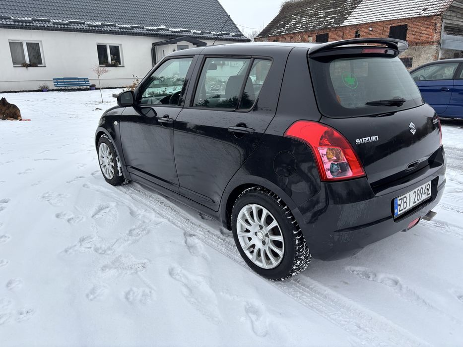 Suzuki Swift 1.3 benzyna 2009 klima,2 komplety kół,130.000 km przebieg