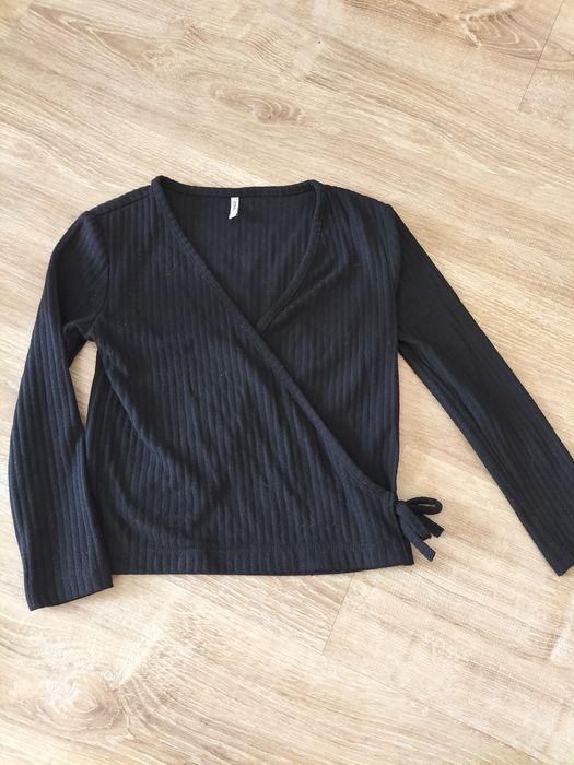 Sweterek sweter zakładany czarny 110-116 cm Only