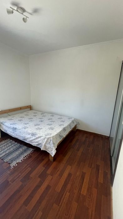 Alugo Quarto em moradia