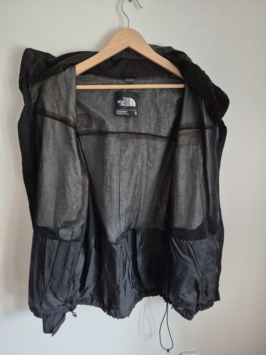 Чорна чоловіча вітровка The north face