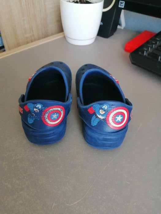 Klapki/kroksy chłopięce r.25
