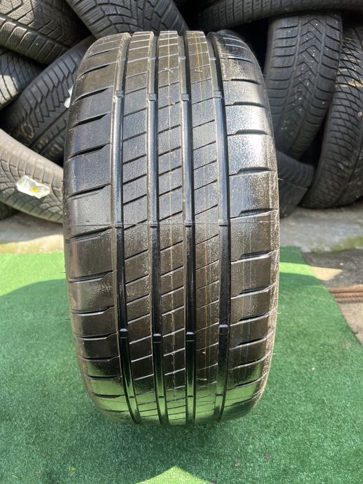 *Opona pojedynka Bridgestone 225/40/18