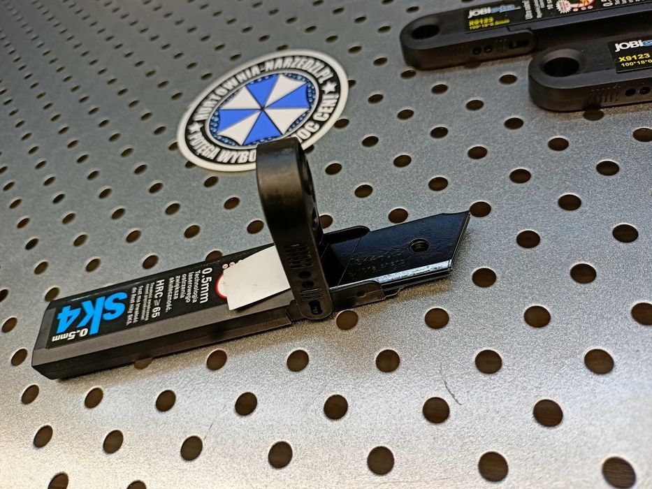 Ostrza łamane 18mm do nożyków - 10szt SK4 czarne ostrza do nożyka 18mm