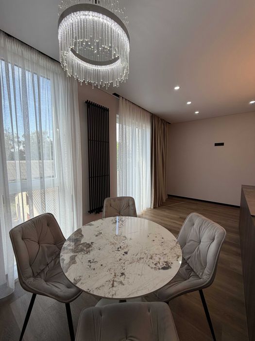 Продам 2-кімнатну 72 м² ЖК Квартал №5 | 2 спальні | 2 санвузли | Центр