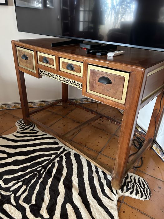 Aparador oriental antigo