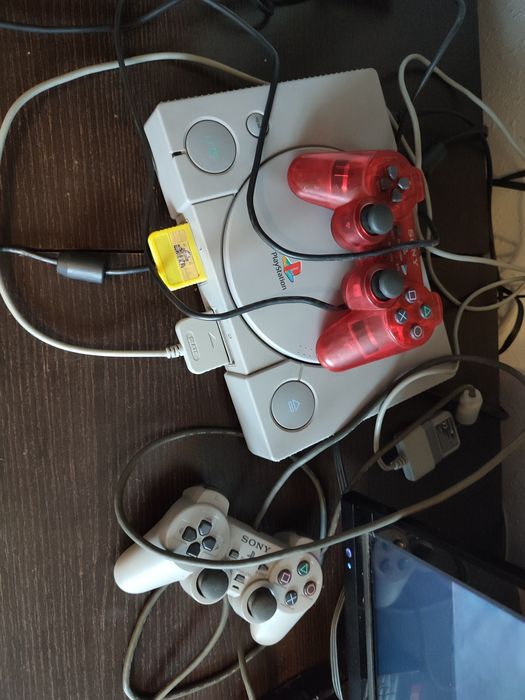 PlayStation 1 z padem grami i okablowaniem stan bdb zadbana!