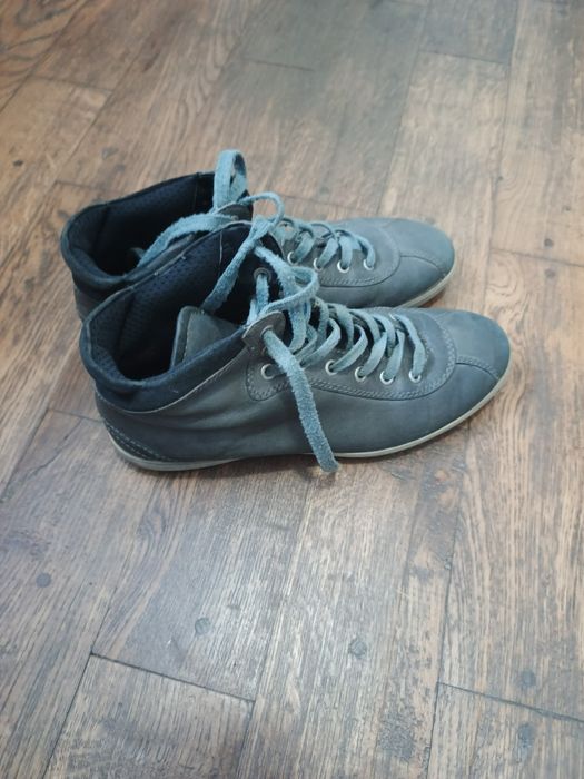 Продам осінні ботинки ECCO