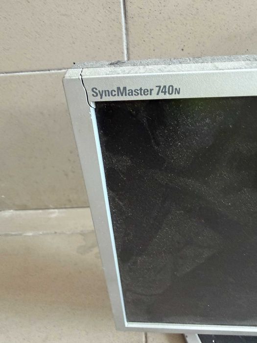 Монитор Samsung 740n