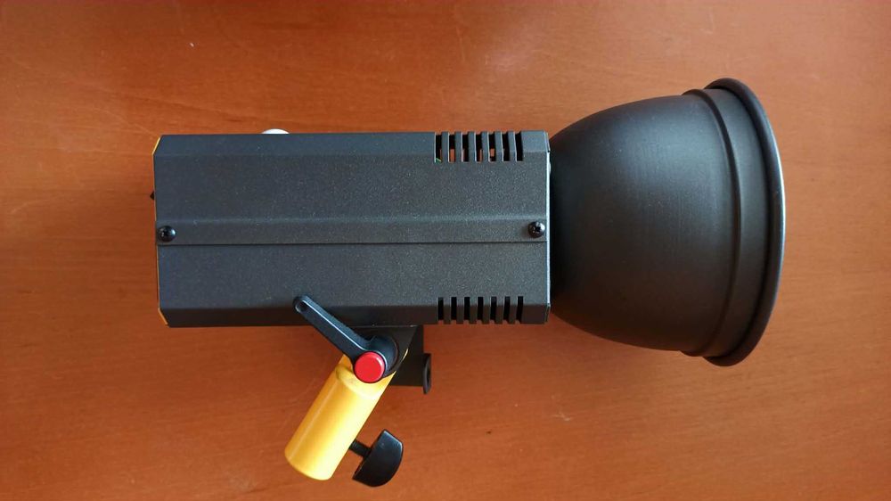 Lampa studyjna MIQRO200 ELFO