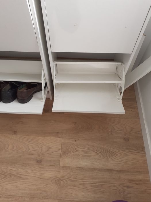 Sapateiras com pouco uso,,são duas,apenas uma,tem um pequeno dano(foto)