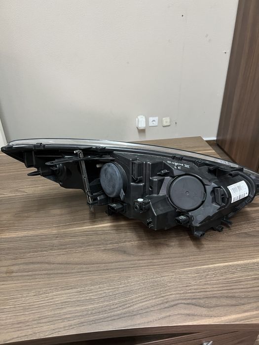 Farol esquerdo renualt megane III