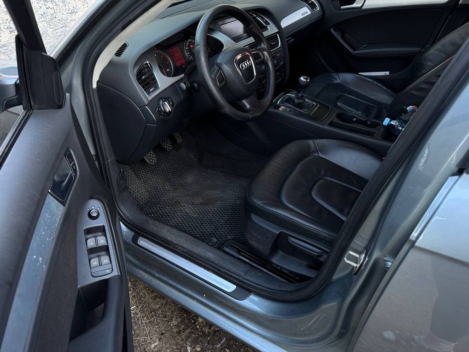 Ауді а4 б8  гарному стані