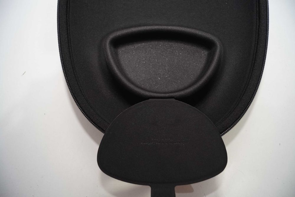 1992 Klasden Spigen Etui Pokrowiec Kabura do AirPods Max, cover