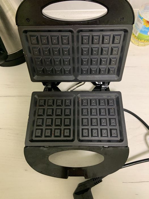 Вафельниця для бельгійських вафель 720W Waffle machine