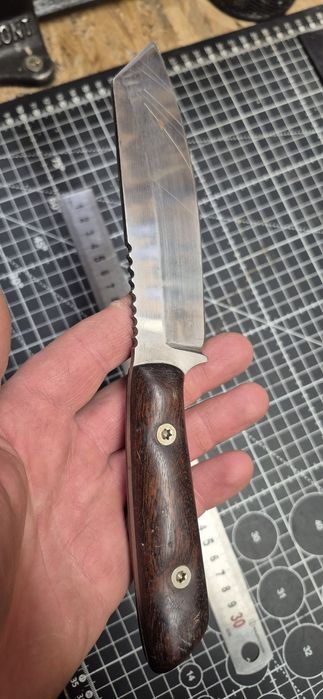 Nóż ręcznie robiony NCV1 60HRC