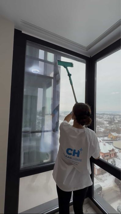 Прибиральниця Прибирання клінінг миття вікон хімчистка мʼяких меблів