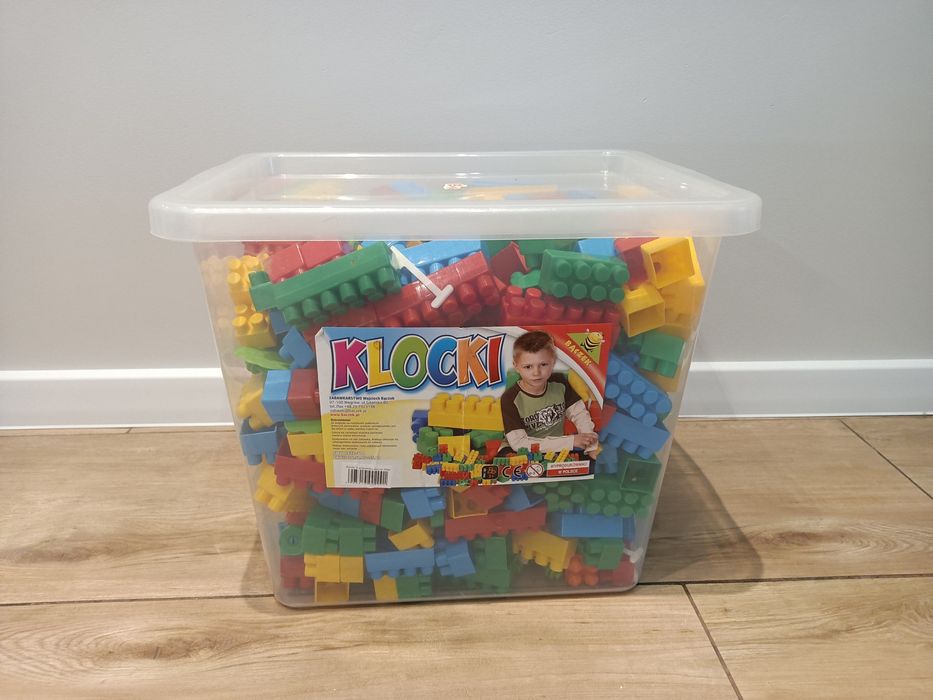 Klocki plastikowe z pojemnikiem