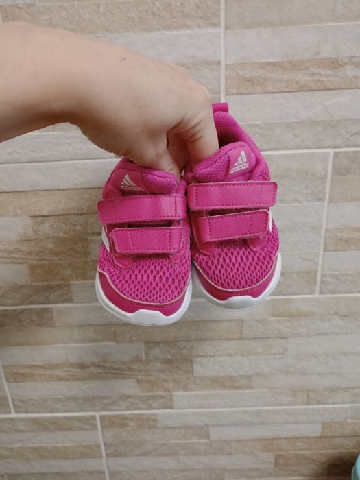 Кросівки Adidas для дівчинки