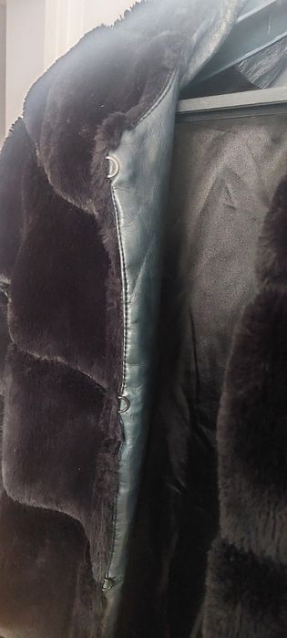 Czarne futerko Reserved S