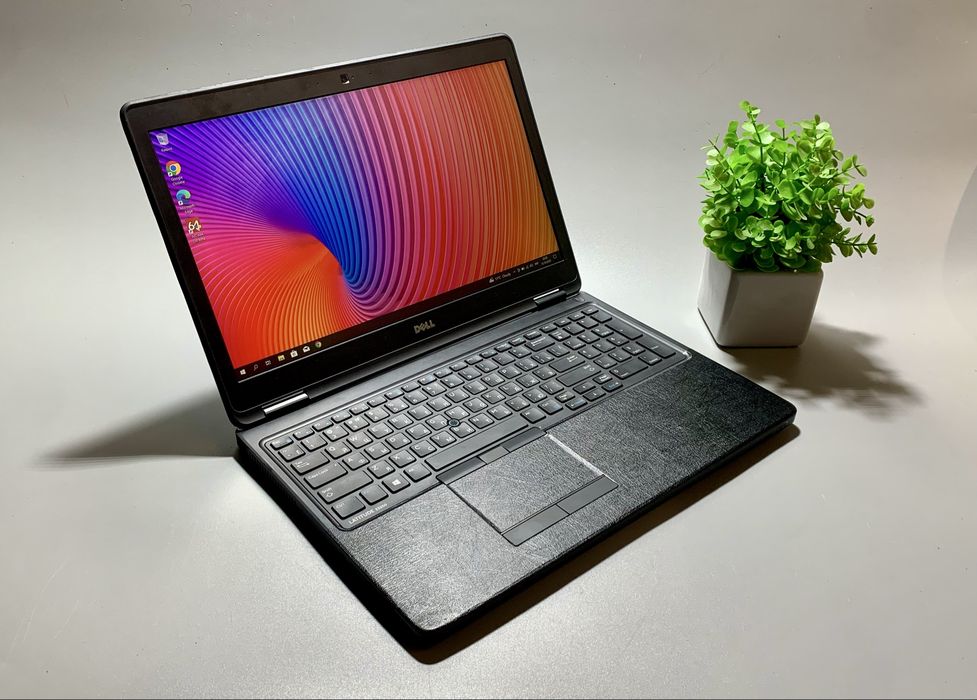 Чудовий Ноутбук Dell Latitude E5550 Core i7 RAM 16Gb SSD256Gb/ 840M 2G