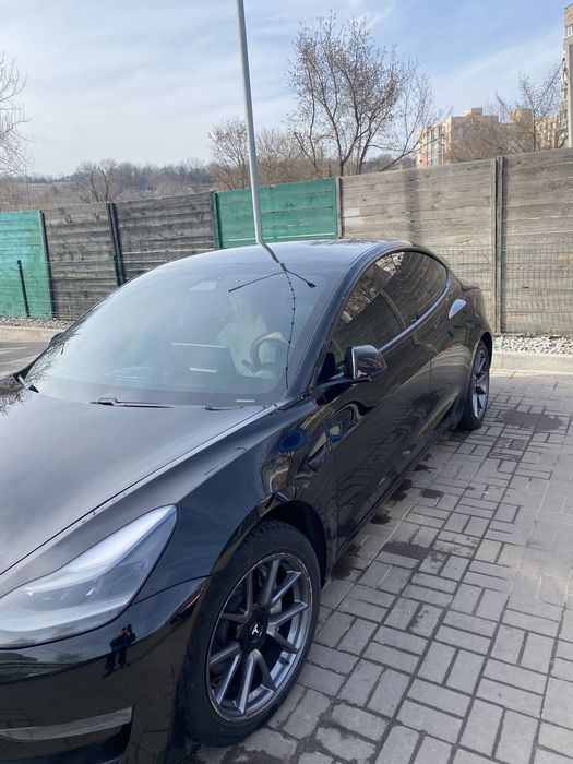 Tesla 3 с Америки .