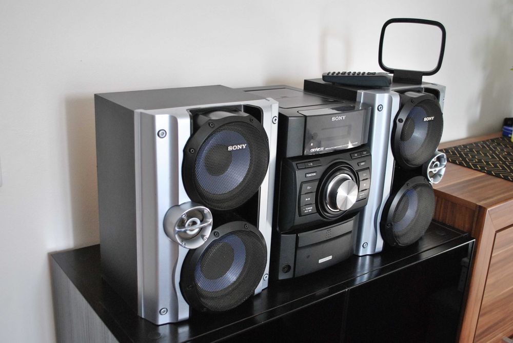 Mini wieża Sony - komplet: CD RADIO PILOT KOLUMNY ANTENA