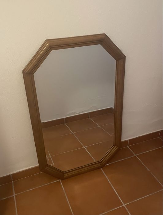 Espelho com vidro bizelado e moldura em madeira maciça 100x65cm