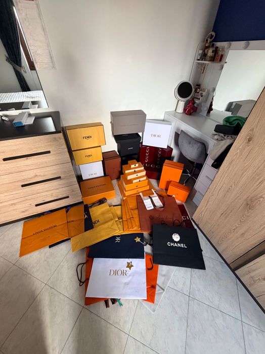 Коробки та пакети брендові