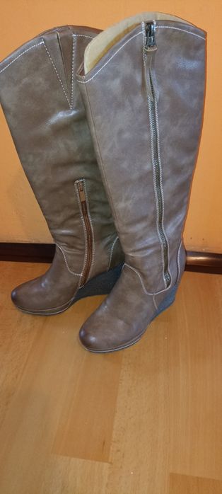 Kozaki damskie na platformie przed kolano 37